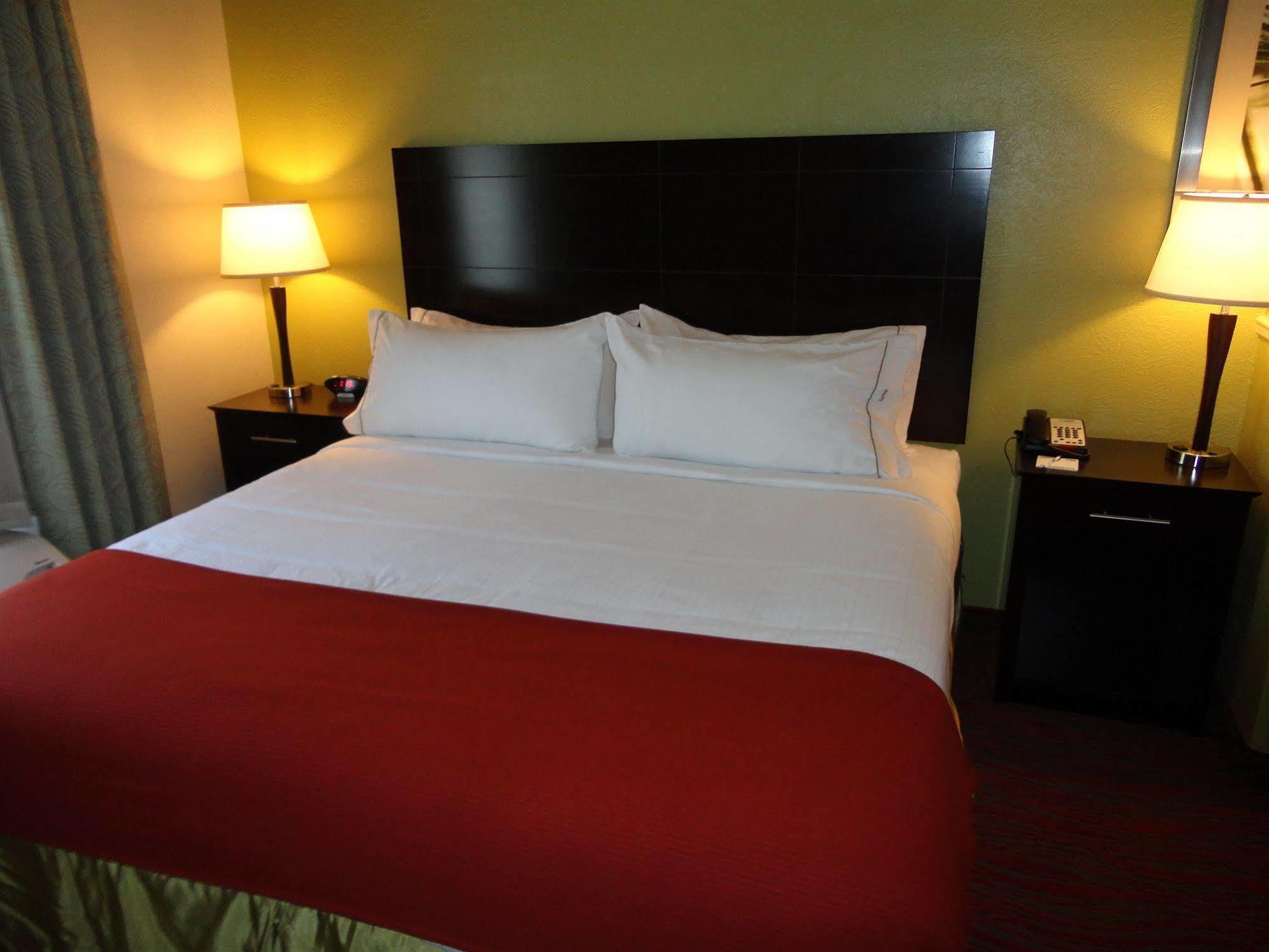 Holiday Inn Express & Suites Indianapolis North - Carmel By Ihg Esterno foto